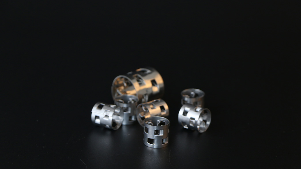 Comparison of Pall Ring materials: metal, plastic, and ceramic for different service conditions